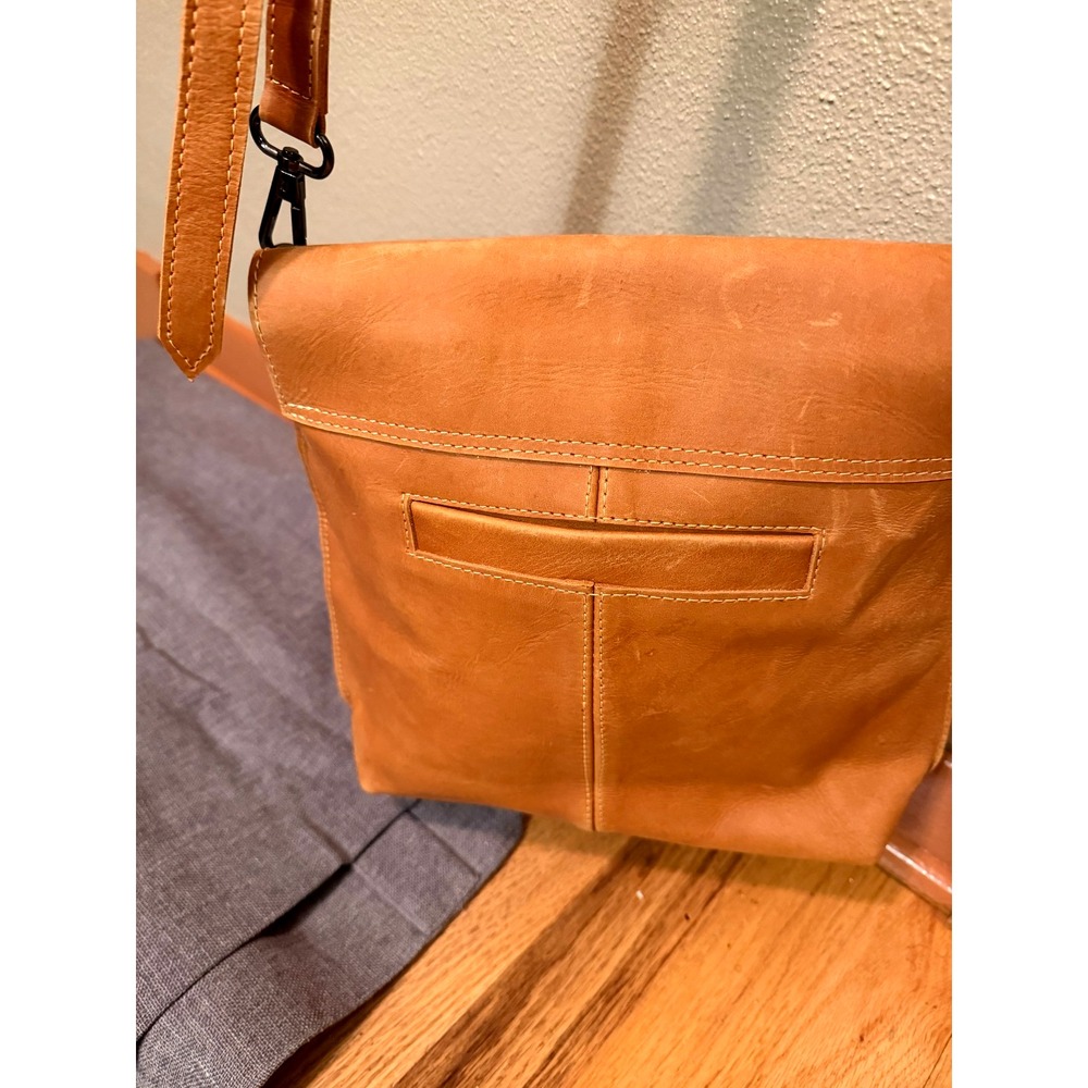 Leather shoulder bag with adjudtable strap - Picture 4 of 11
